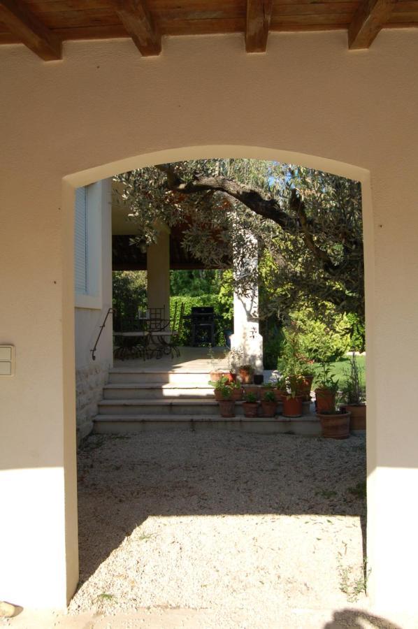 La Goutadou Bed & Breakfast Cabannes Dış mekan fotoğraf