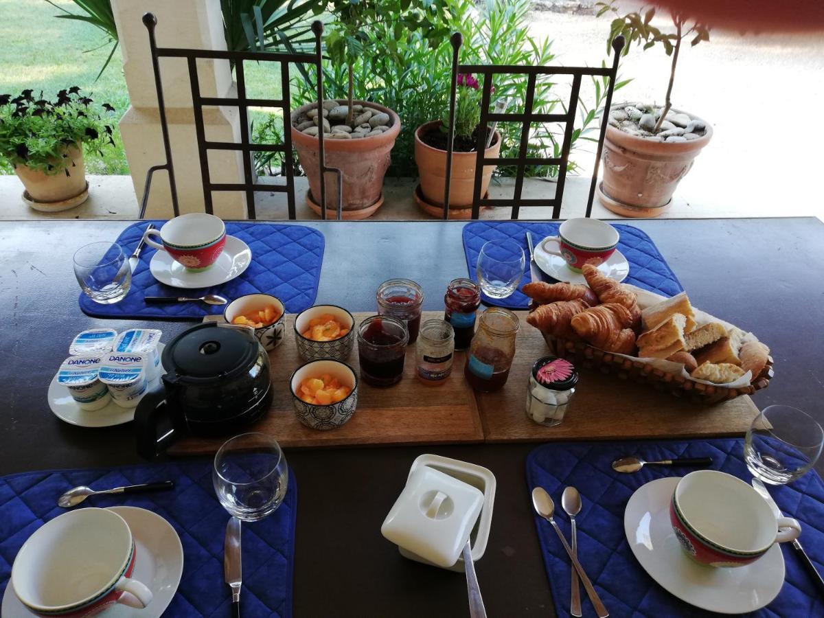 La Goutadou Bed & Breakfast Cabannes Dış mekan fotoğraf