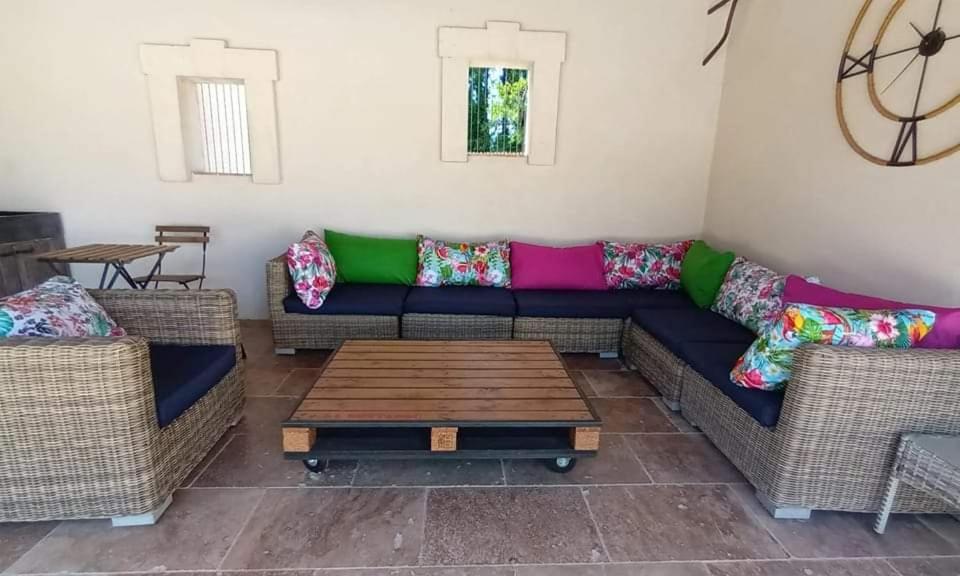 La Goutadou Bed & Breakfast Cabannes Dış mekan fotoğraf